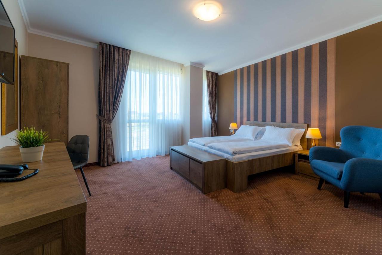 Sky Hotel Oradea Extérieur photo